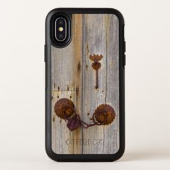 Rusty vintage old iron padlock on a wooden door -. OtterBox symmetry iPhone x Case